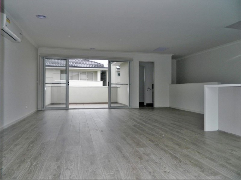 2/3 Old Plenty Road, South Morang VIC 3752