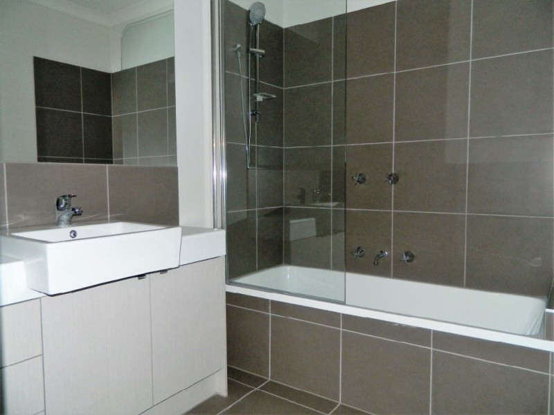 2/3 Old Plenty Road, South Morang VIC 3752