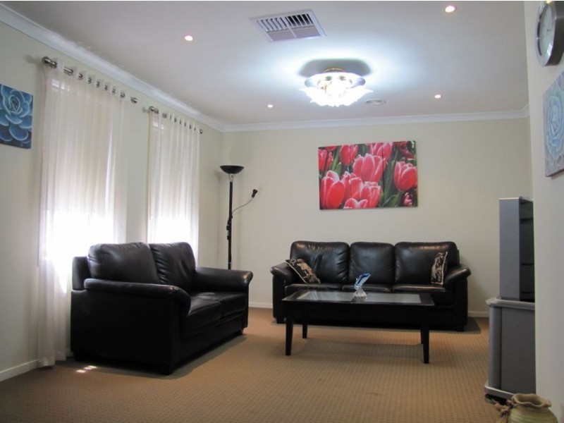 16 Quartz Grove, Epping VIC 3076
