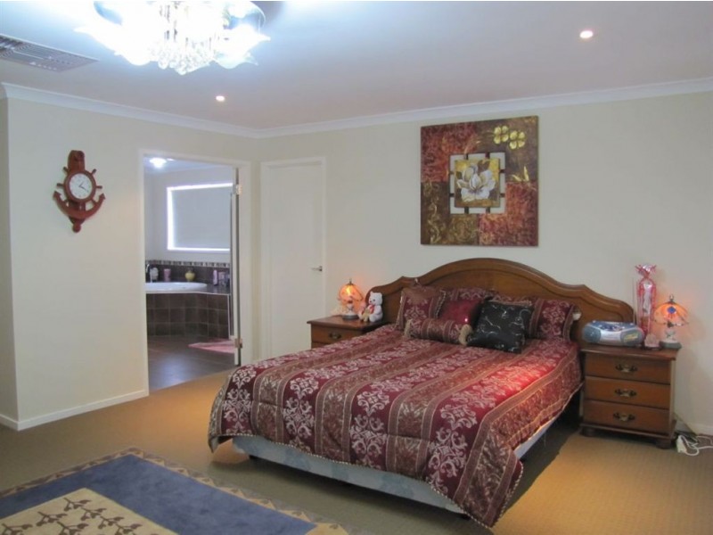 16 Quartz Grove, Epping VIC 3076