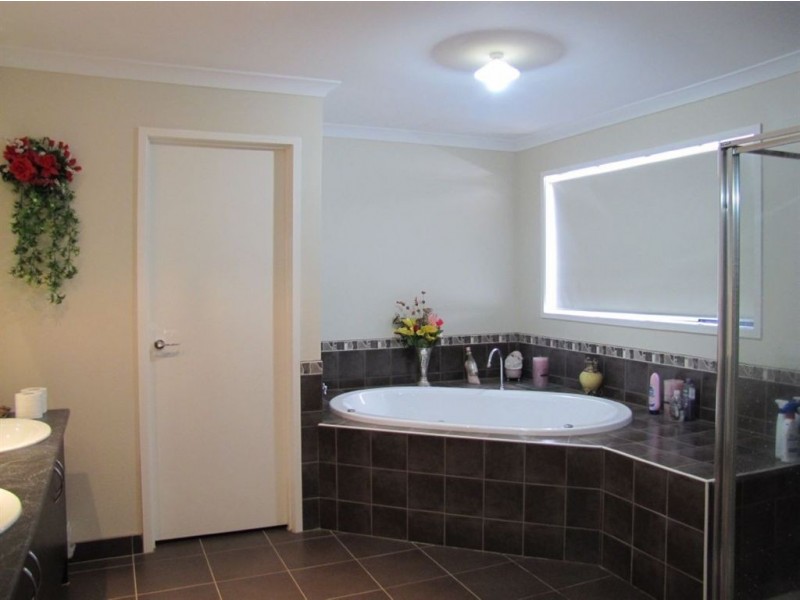 16 Quartz Grove, Epping VIC 3076