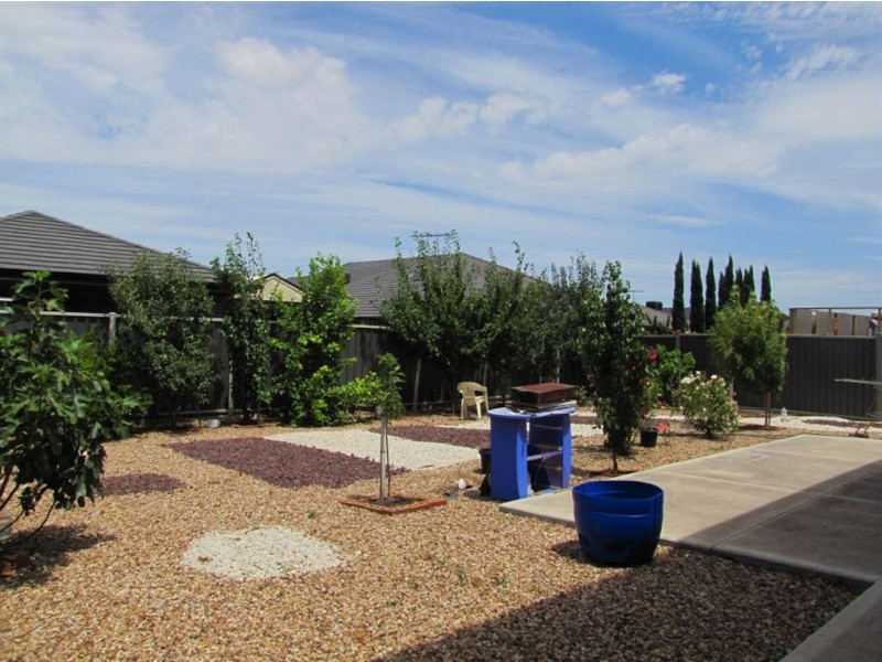 16 Quartz Grove, Epping VIC 3076