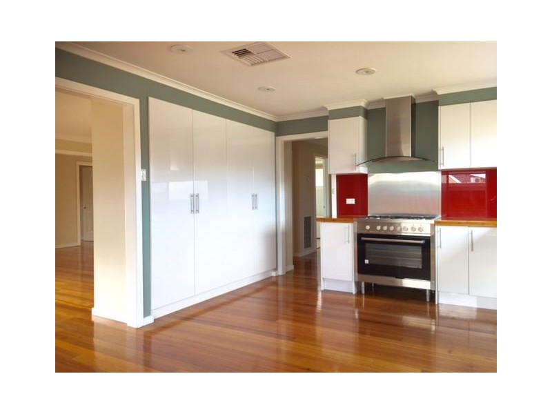 5 Pamela Court, Thomastown VIC 3074