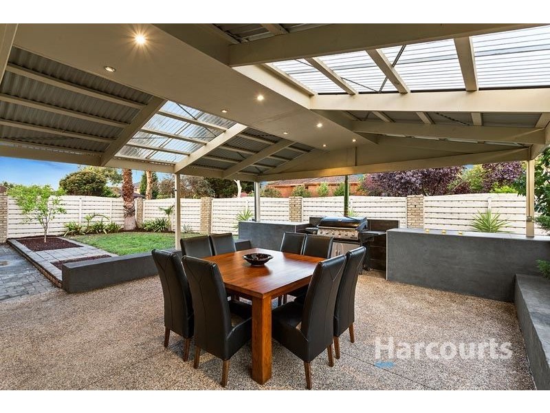 19 Streeton Circuit, Mill Park VIC 3082