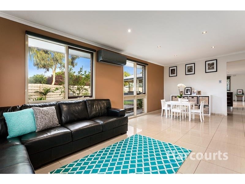 19 Streeton Circuit, Mill Park VIC 3082