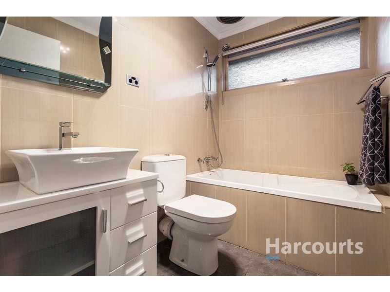 19 Streeton Circuit, Mill Park VIC 3082