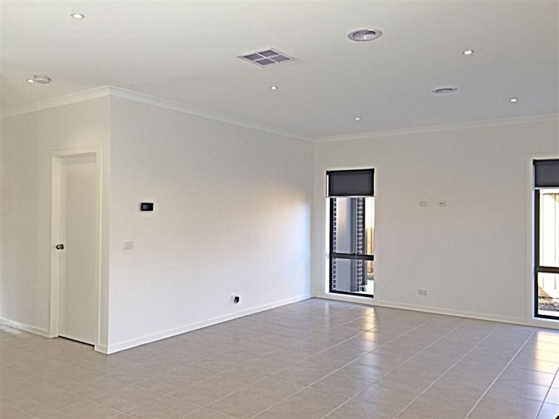 45 Stoke Circuit, Epping VIC 3076