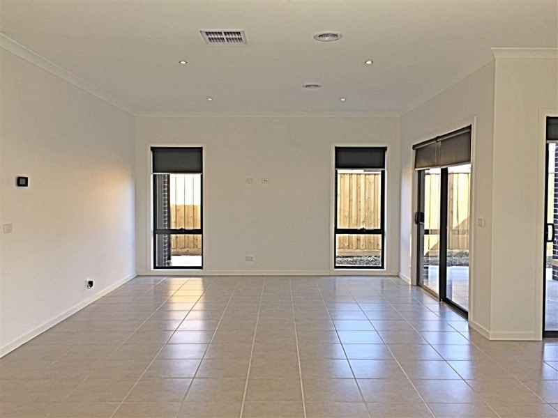 45 Stoke Circuit, Epping VIC 3076