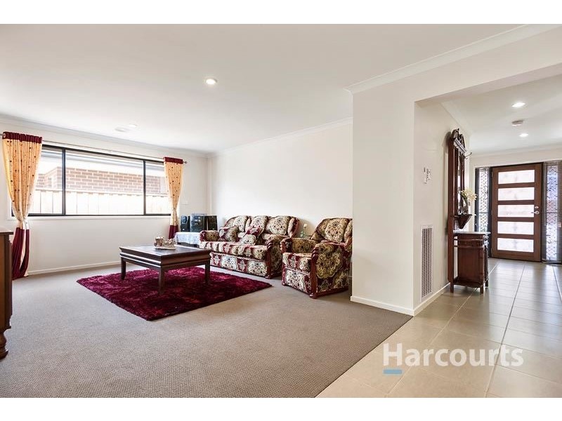 16 Raychelsbury Parade, Wollert VIC 3750