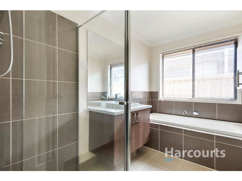 16 Raychelsbury Parade, Wollert VIC 3750