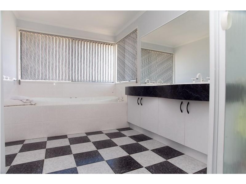 21 Cambala Avenue, Lalor VIC 3075