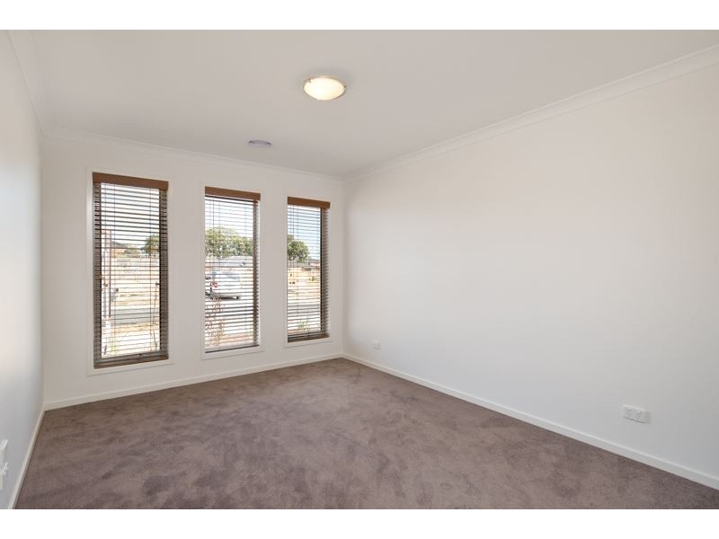 8 Holding Way, Doreen VIC 3754