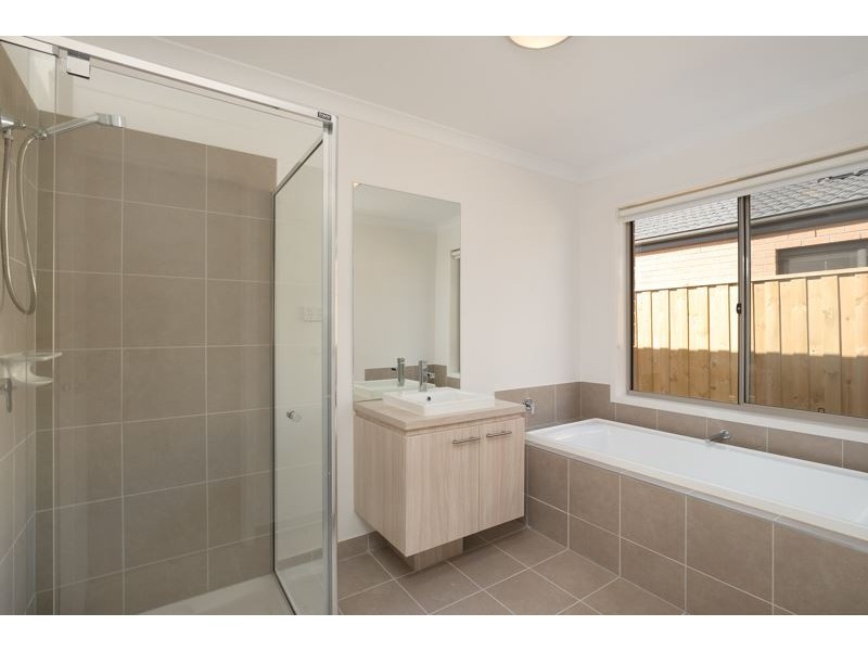 8 Holding Way, Doreen VIC 3754