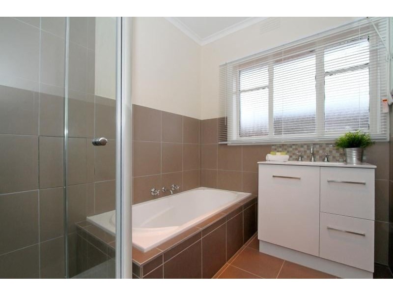 1/120 Mount View Road, Lalor VIC 3075