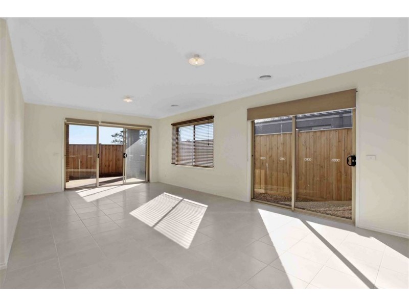 27 Paramount Rise, Wollert VIC 3750