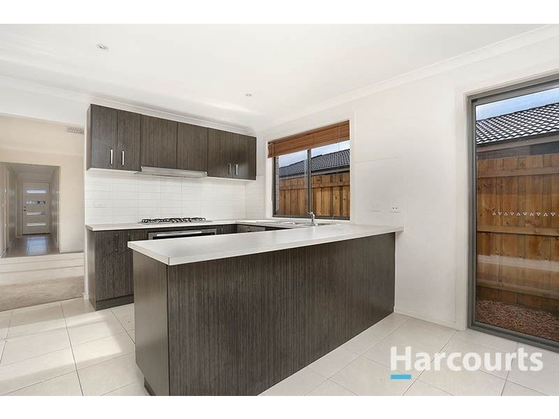 8 Branxholme Street, Wollert VIC 3750