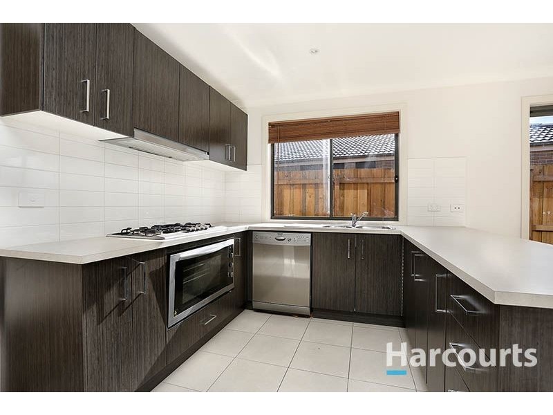 8 Branxholme Street, Wollert VIC 3750