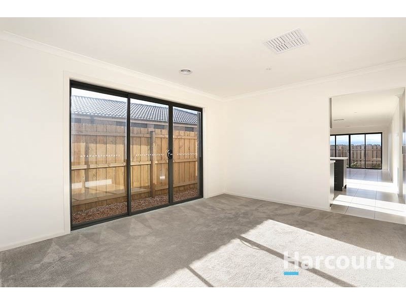 8 Branxholme Street, Wollert VIC 3750