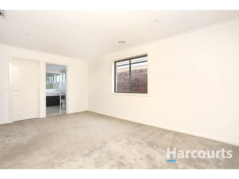 8 Branxholme Street, Wollert VIC 3750