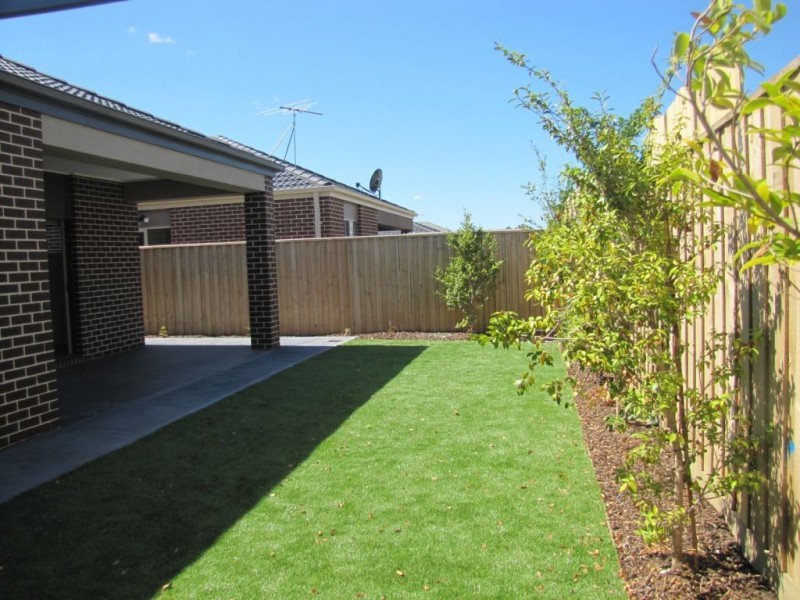 17 Umbria Way, Mernda VIC 3754