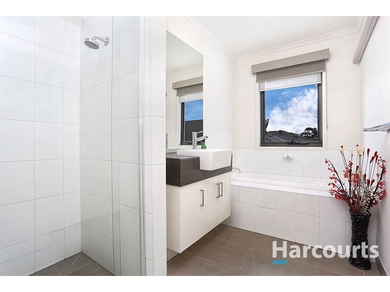 8 Grandstand Way, Wollert VIC 3750
