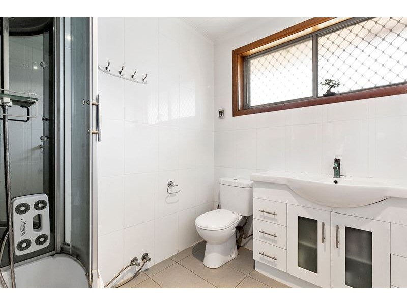 24 Valerie Street, Lalor VIC 3075