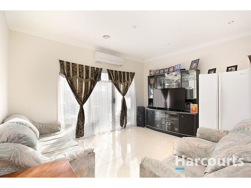 9 Gainsborough Drive, Craigieburn VIC 3064