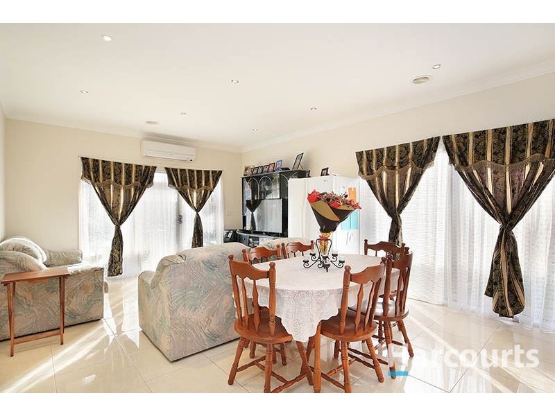 9 Gainsborough Drive, Craigieburn VIC 3064