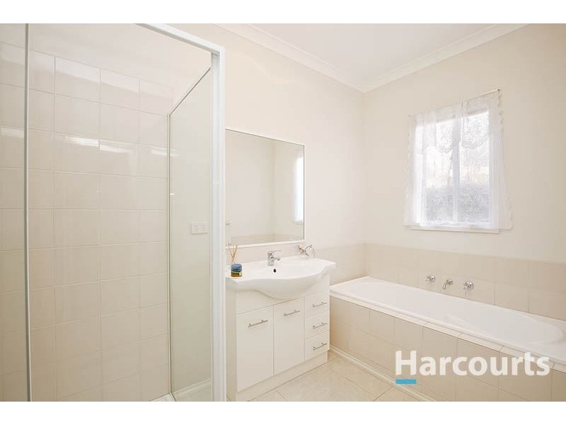 9 Gainsborough Drive, Craigieburn VIC 3064