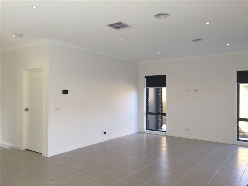 45 Stoke Circuit, Epping VIC 3076