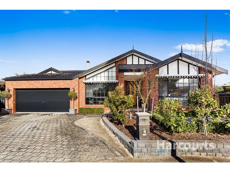 8 Warren Close, Mill Park VIC 3082