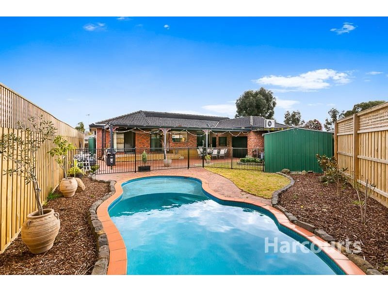 8 Warren Close, Mill Park VIC 3082
