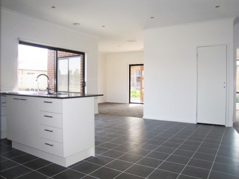 8 Anahit Drive, Epping VIC 3076