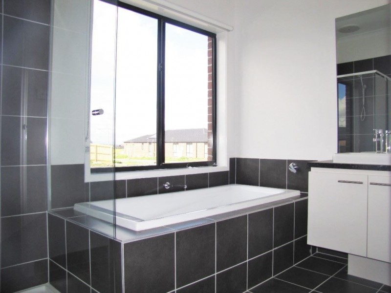 8 Anahit Drive, Epping VIC 3076