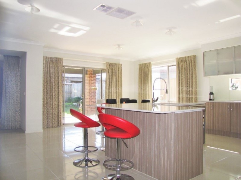 8 Las Pozas Avenue, Epping VIC 3076