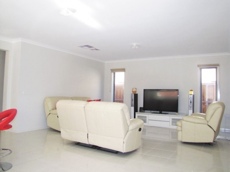 8 Las Pozas Avenue, Epping VIC 3076