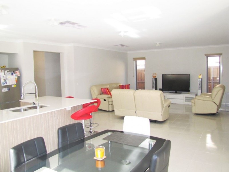 8 Las Pozas Avenue, Epping VIC 3076