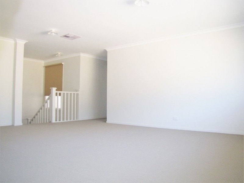 8 Las Pozas Avenue, Epping VIC 3076