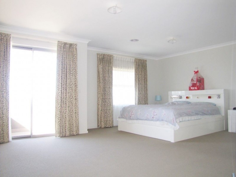 8 Las Pozas Avenue, Epping VIC 3076