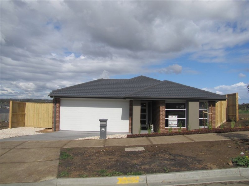 11 Raglan Rise, Doreen VIC 3754