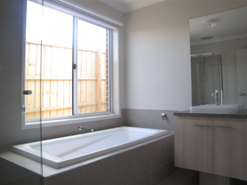 11 Raglan Rise, Doreen VIC 3754