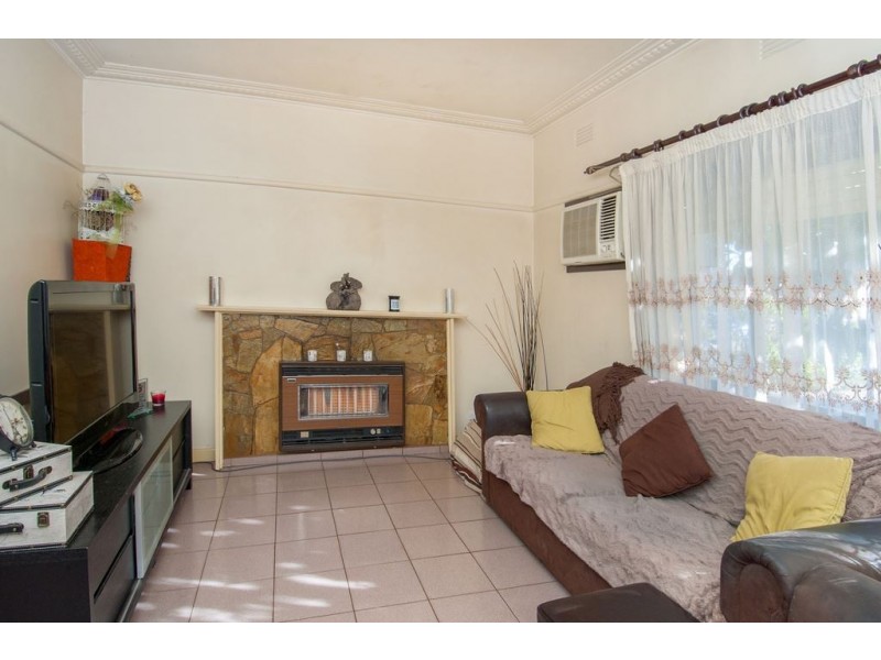 64 Mount View Road, Thomastown VIC 3074