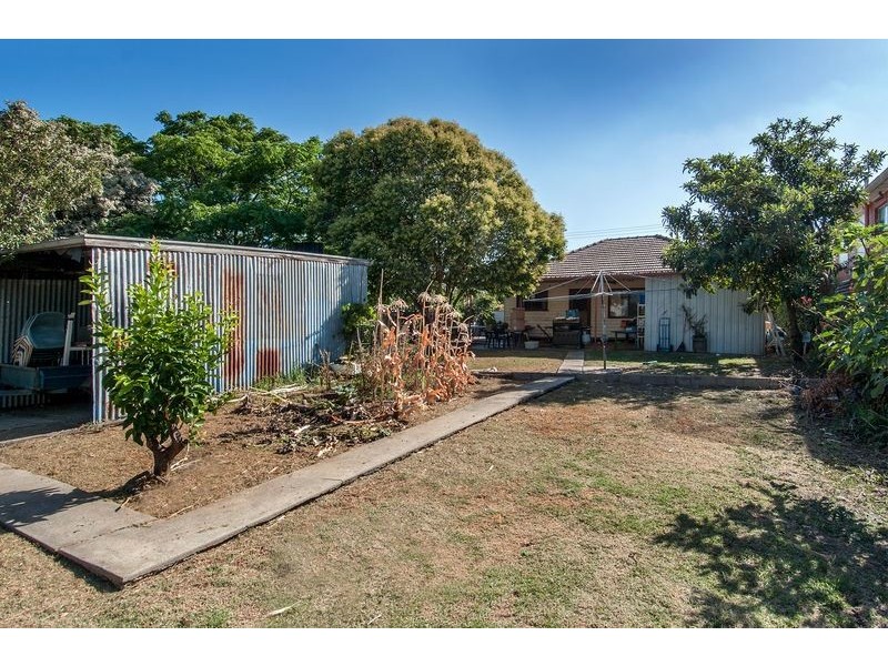 64 Mount View Road, Thomastown VIC 3074