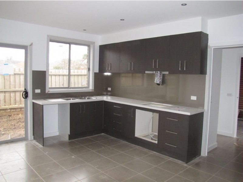 2/16 Aberdeen Street, Reservoir VIC 3073
