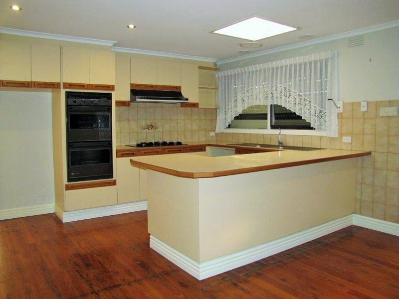 4 Chantal Close, Thomastown VIC 3074