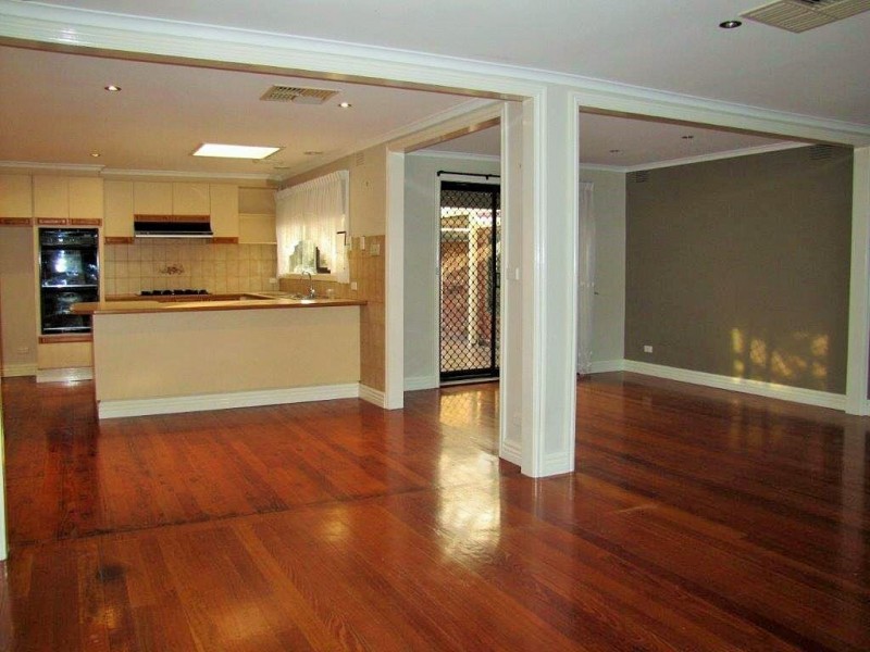 4 Chantal Close, Thomastown VIC 3074