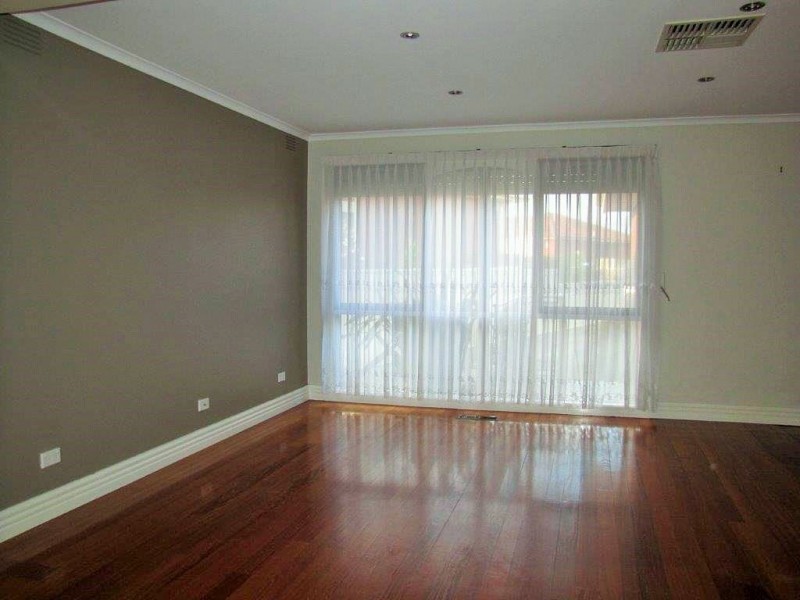 4 Chantal Close, Thomastown VIC 3074