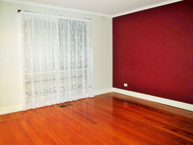 4 Chantal Close, Thomastown VIC 3074