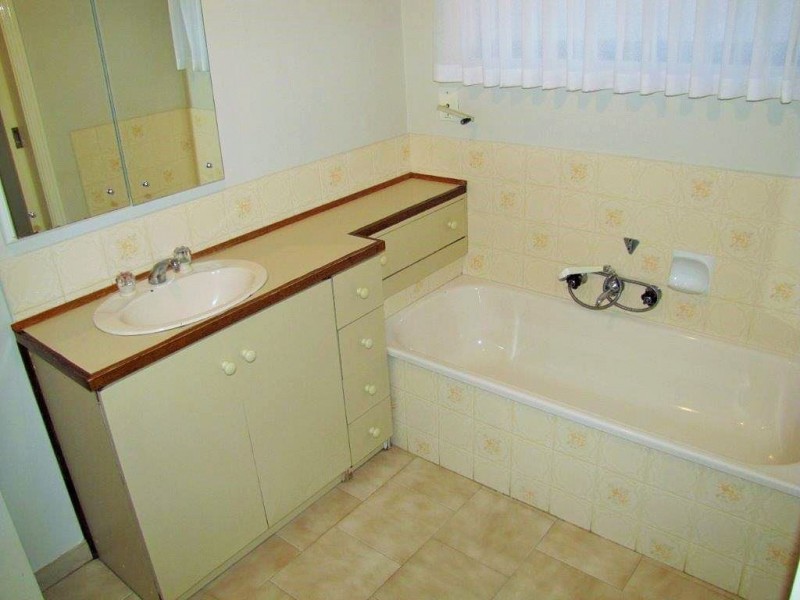 4 Chantal Close, Thomastown VIC 3074