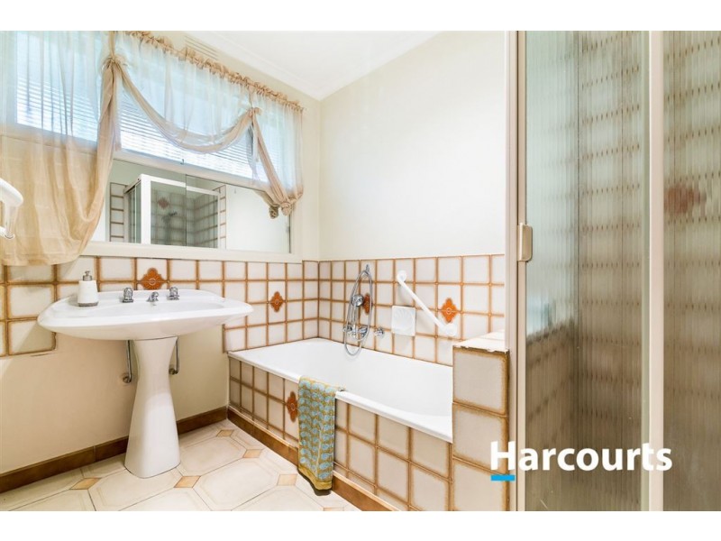 11 Huskisson Avenue, Lalor VIC 3075